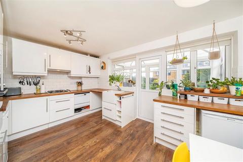 3 bedroom terraced house for sale, The Birches, London SE7