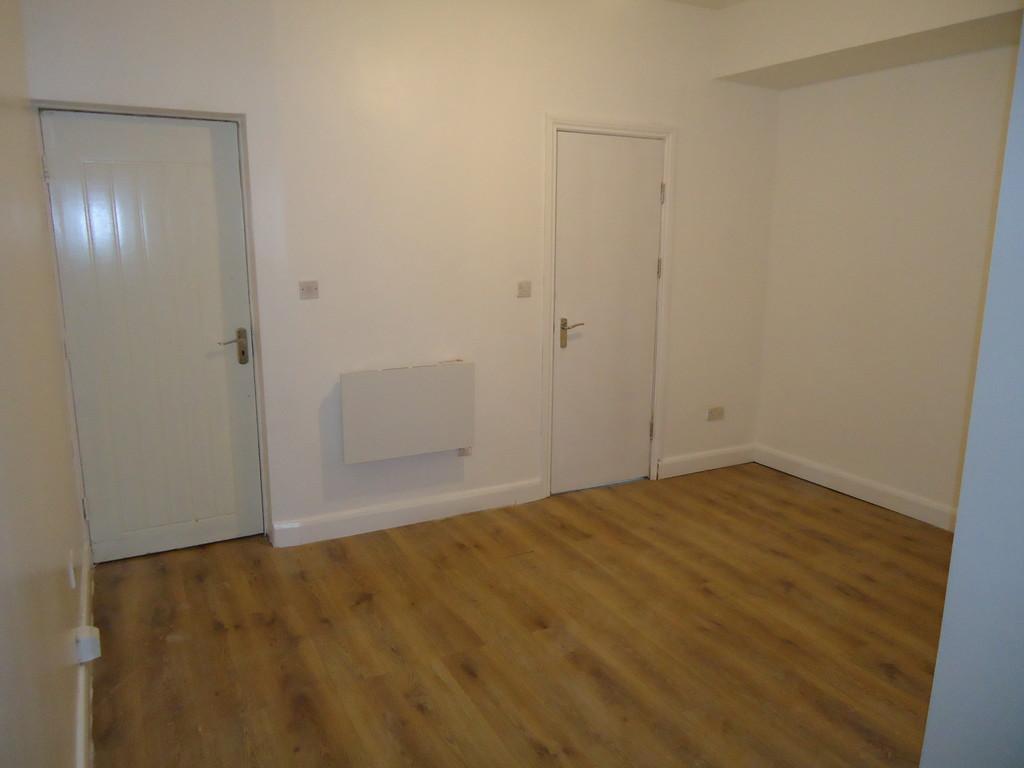 Apartment in Leeds - View 3