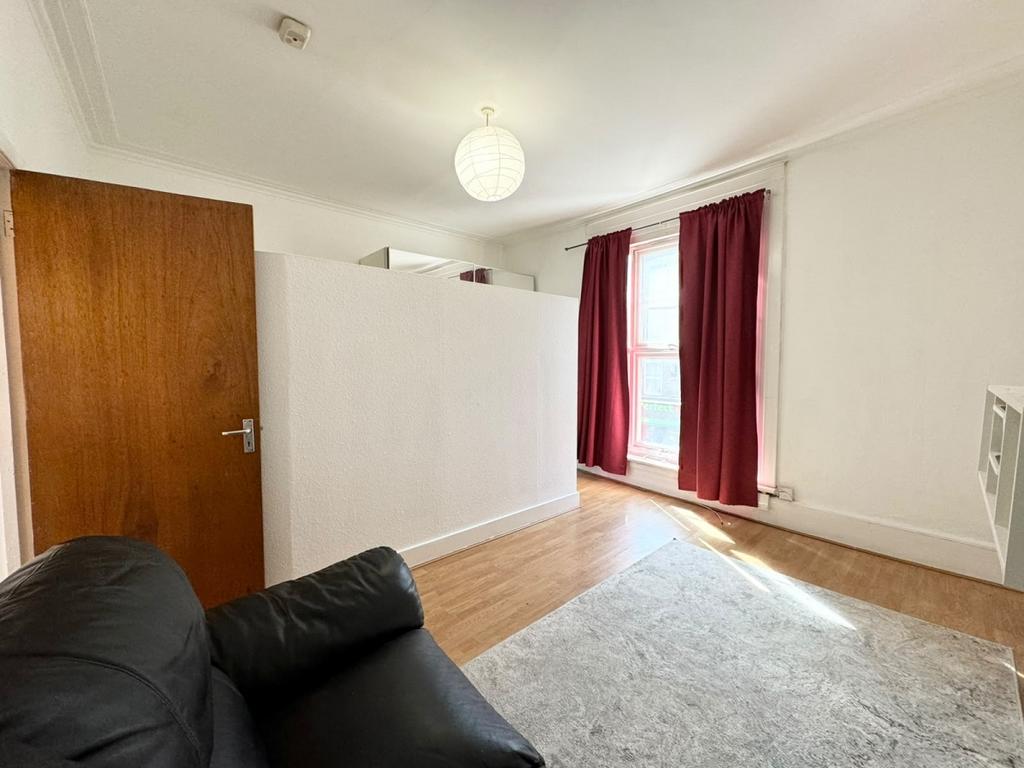 Apartment in Archway - View 2