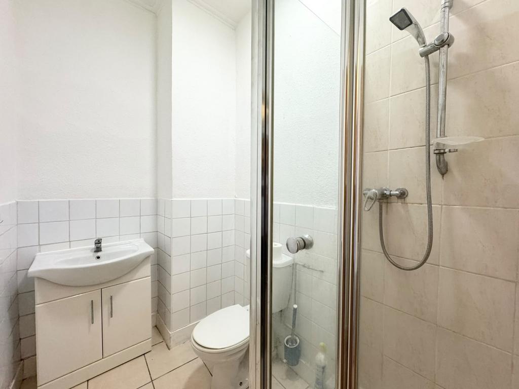 Apartment in Archway - View 5
