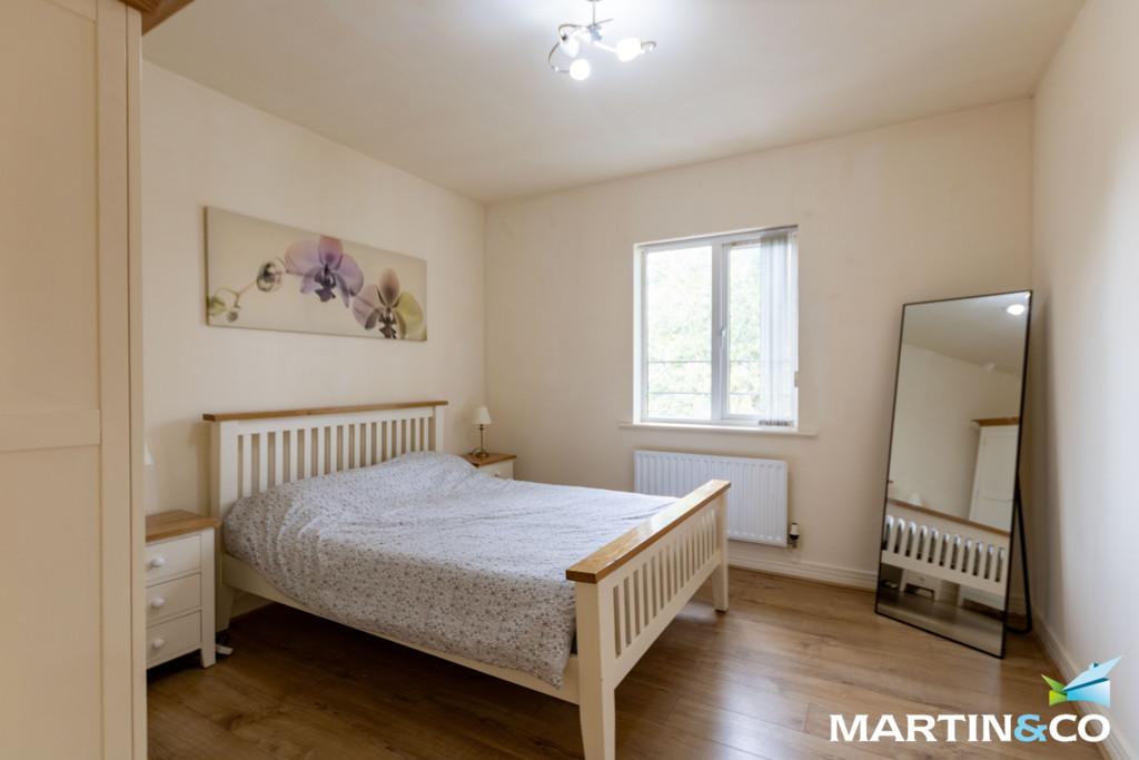 Apartment in Hockley - More