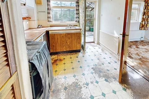 3 bedroom semi-detached house for sale, Maple Drive, Charlton Kings