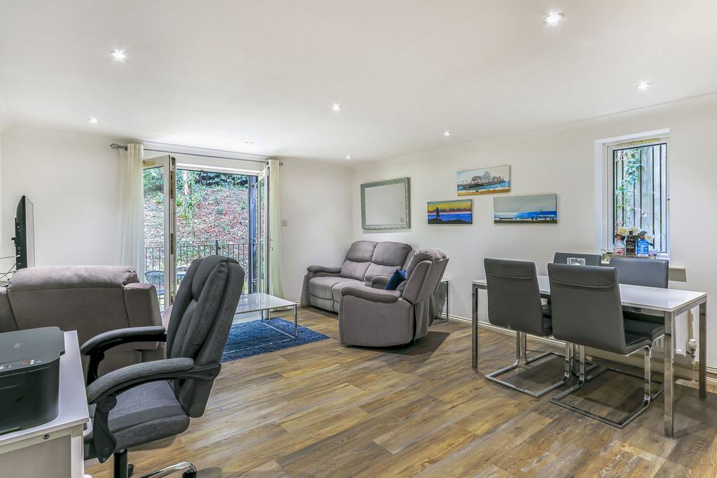 Apartment in Bournemouth - More