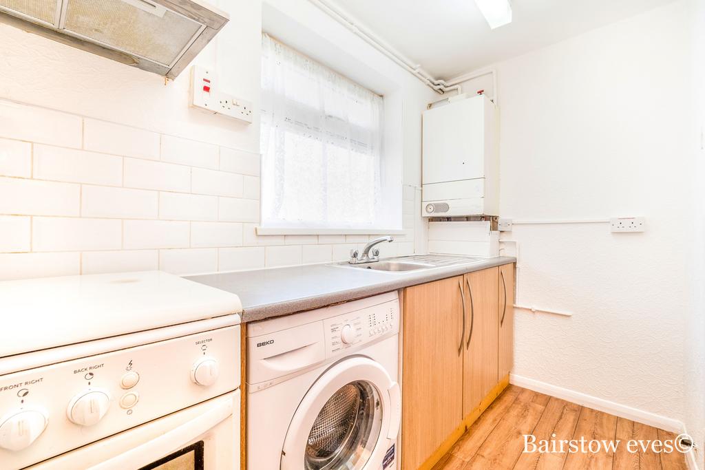 Apartment in Ilford - More