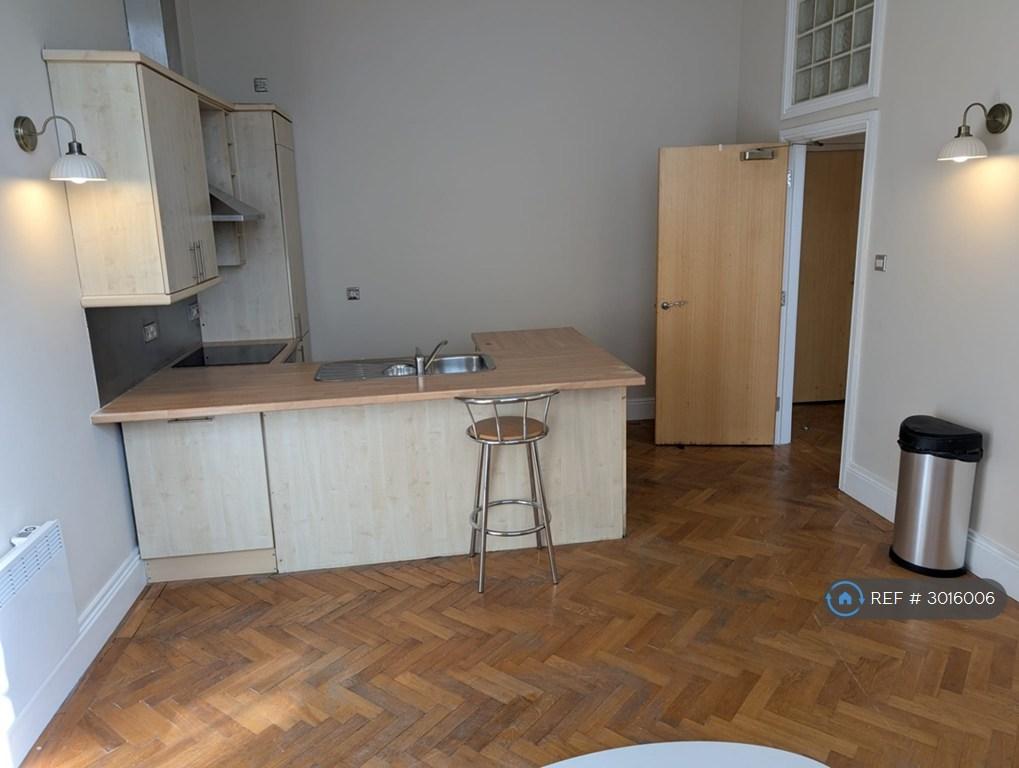 Apartment in Leeds - View 3