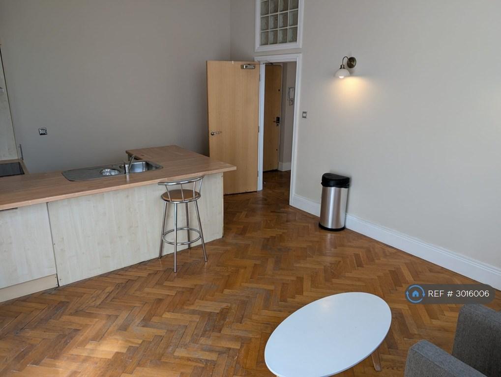 Apartment in Leeds - View 5