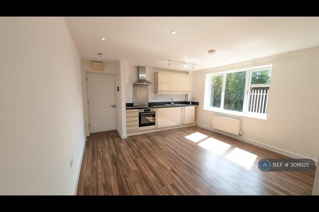 Apartment in Southampton, Midanbury - View 2