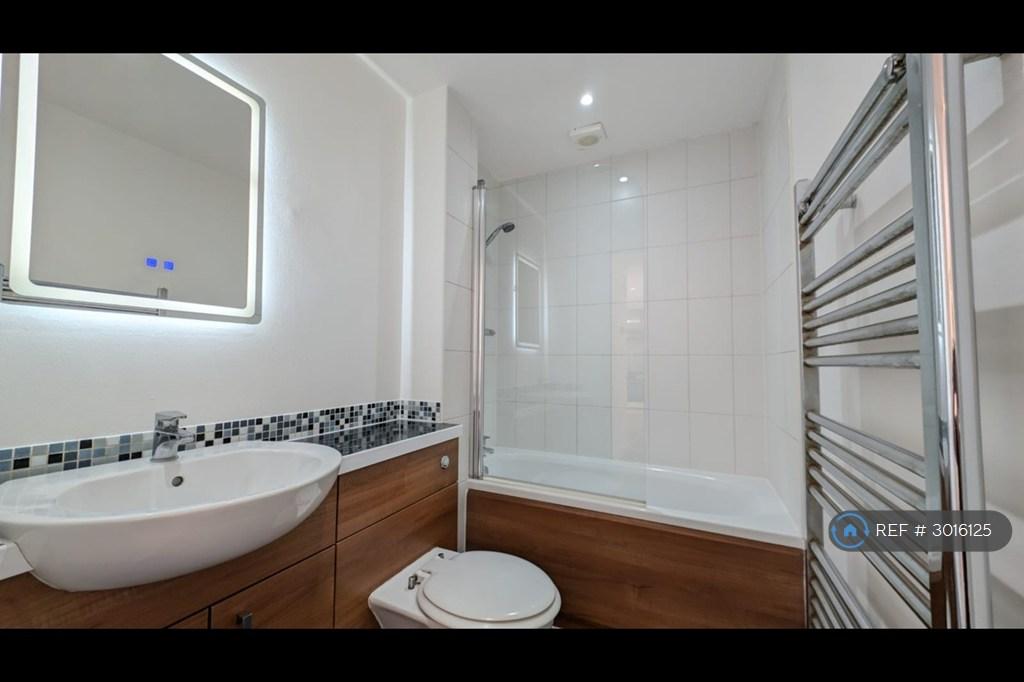 Apartment in Southampton, Midanbury - More