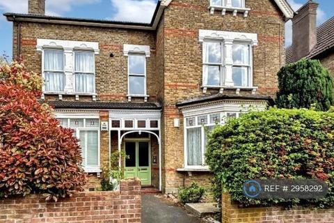 2 bedroom flat to rent, Campden, London, CR2
