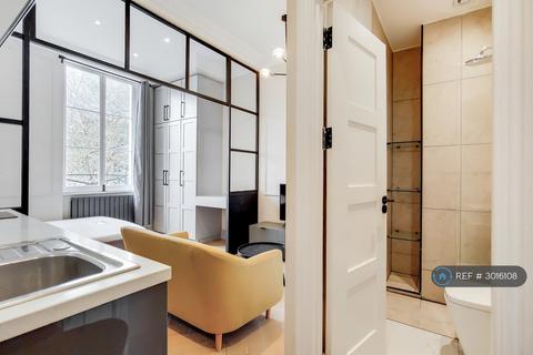 Studio to rent, Westbourne Terrace, London, W2
