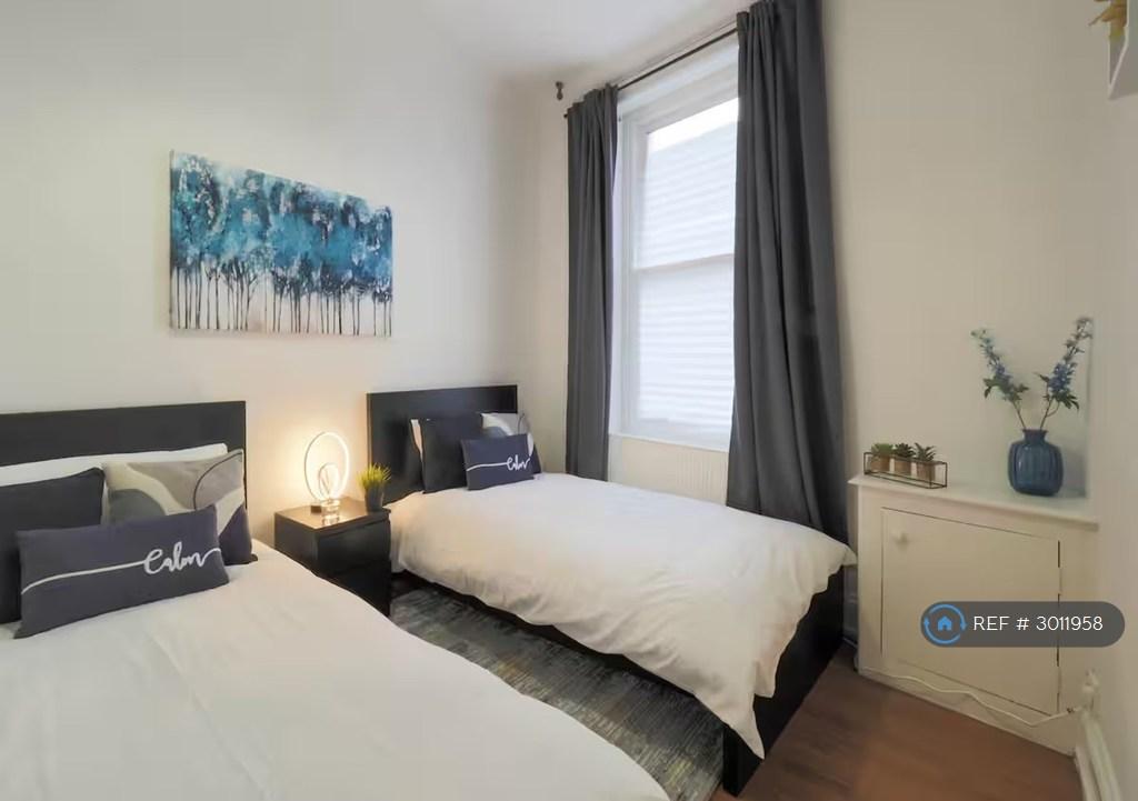 Apartment in London - View 5
