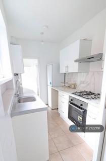3 bedroom terraced house to rent, Tylecroft Road, London, SW16