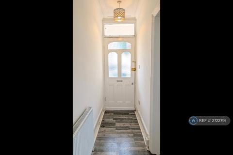 3 bedroom terraced house to rent, Tylecroft Road, London, SW16