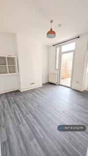 3 bedroom terraced house to rent, Tylecroft Road, London, SW16