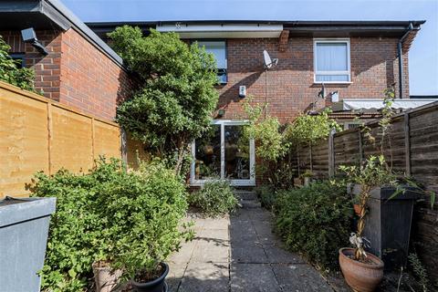 2 bedroom mews for sale, Linnet Mews, SW12