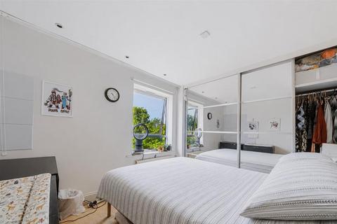 2 bedroom mews for sale, Linnet Mews, SW12