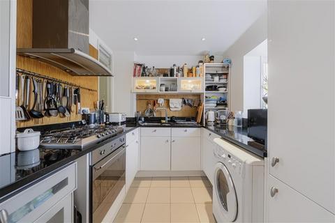 2 bedroom mews for sale, Linnet Mews, SW12