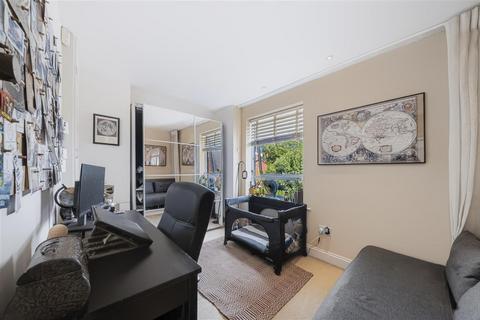 2 bedroom mews for sale, Linnet Mews, SW12