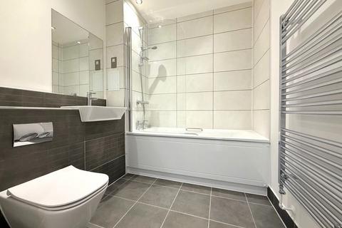 2 bedroom apartment to rent, Lingfield Apartments, Parade Gardens, E4