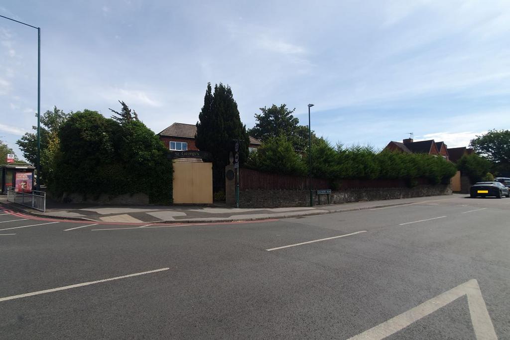 House in Solihull - More
