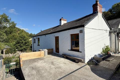 3 bedroom semi-detached house for sale, Twyn Allwys Road, Govilon