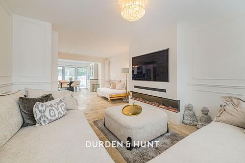 3 bedroom semi-detached house for sale, Surrey Drive, Hornchurch, RM11