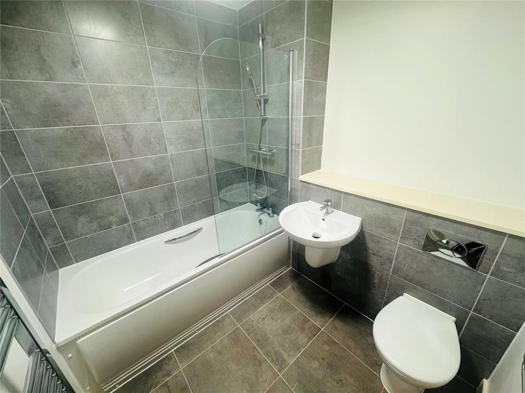 Apartment in Salford, Greater Manchester - View 5