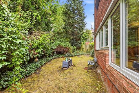 undefined, Shaw Lane, Leeds, LS6