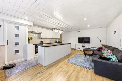 undefined, Shaw Lane, Leeds, LS6