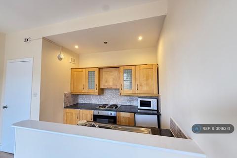 2 bedroom flat to rent, Causeyside Street, Paisley, PA1