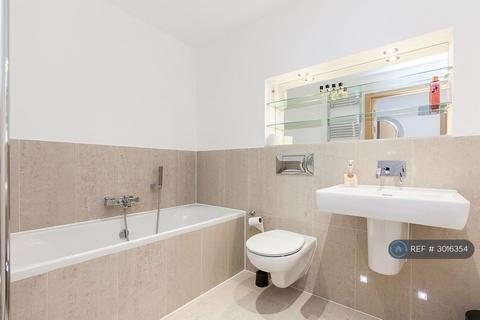 2 bedroom penthouse to rent, Pym Court, Cambridge, CB1