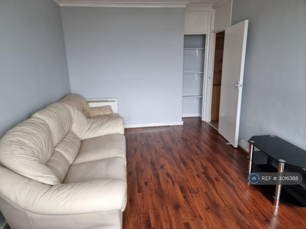 Apartment in Leeds, West Yorkshire - View 2