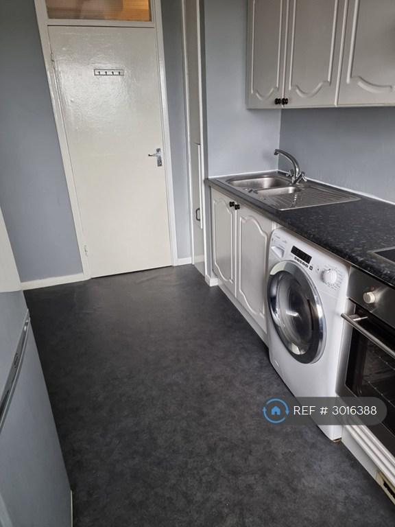 Apartment in Leeds, West Yorkshire - View 4