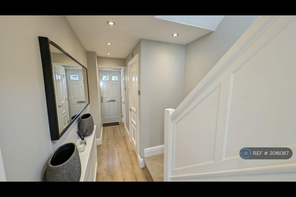 House in Southampton, Bassett - More