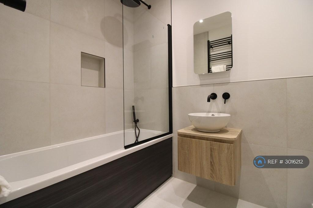 Apartment in London - View 3