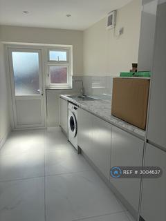 Studio to rent, Manford Way, Chigwell, IG7