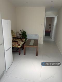 Studio to rent, Manford Way, Chigwell, IG7
