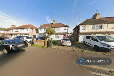 3 bedroom semi-detached house to rent, Hampshire Avenue, Slough, SL1