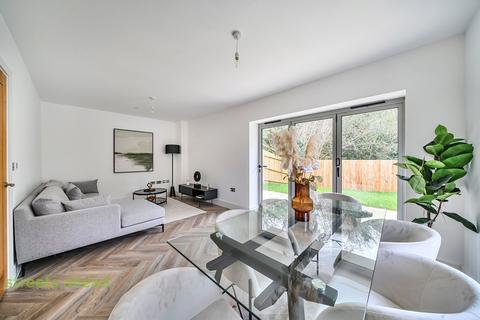 Fairoak Close, Kenley, CR8
