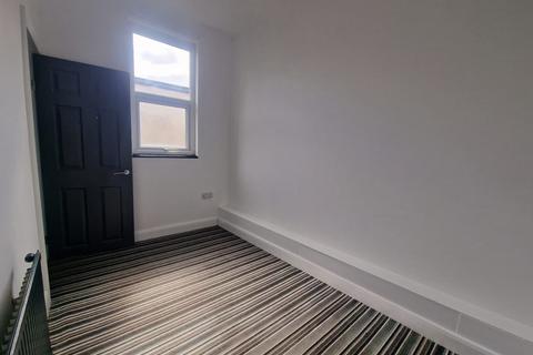 2 bedroom terraced house to rent, Westfield Street, Barnsley