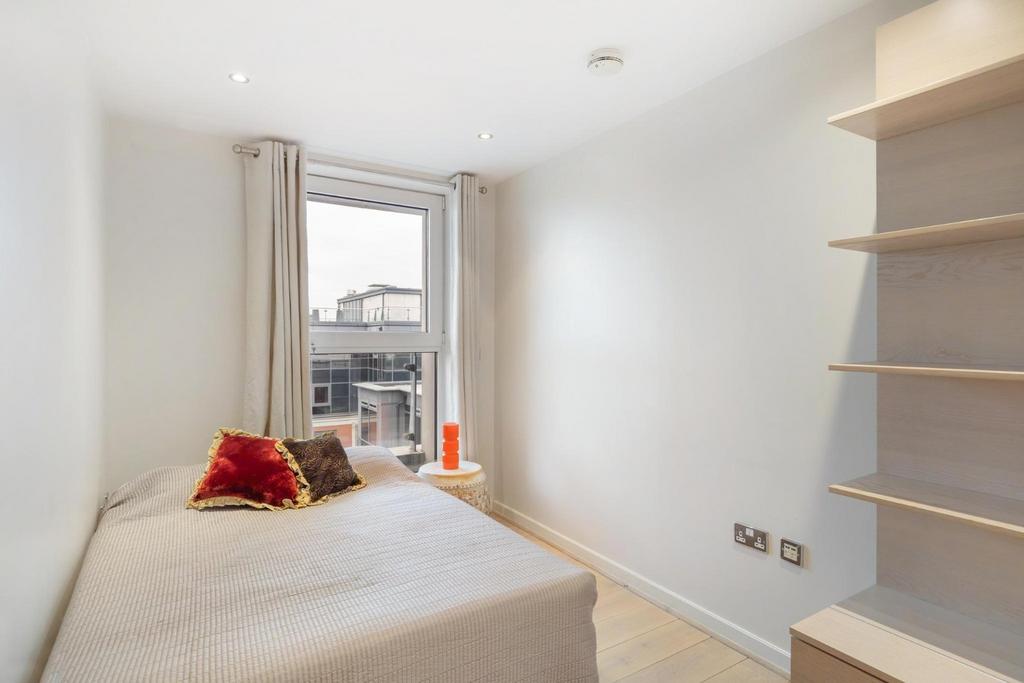 Apartment in London - More