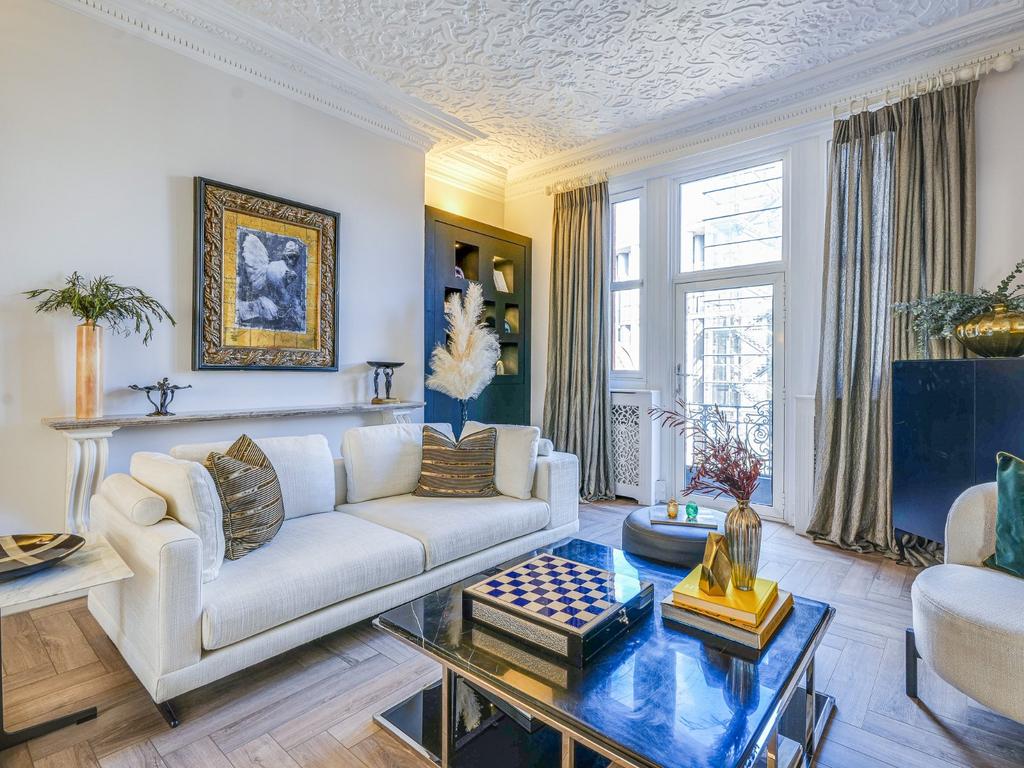 House in London - View 2