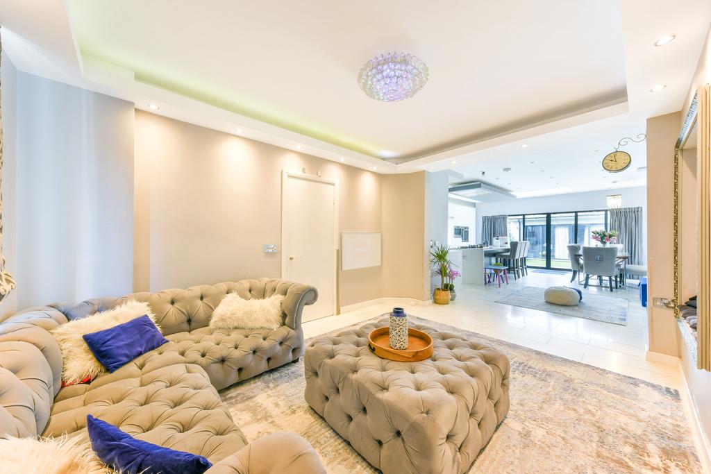 House in London, Merton Park - View 3