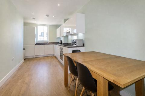 3 bedroom flat for sale, Coalmakers Wharf, London, E14