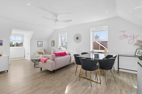 1 bedroom apartment for sale, Albright Gardens, Walton-on-Thames, Surrey, KT12