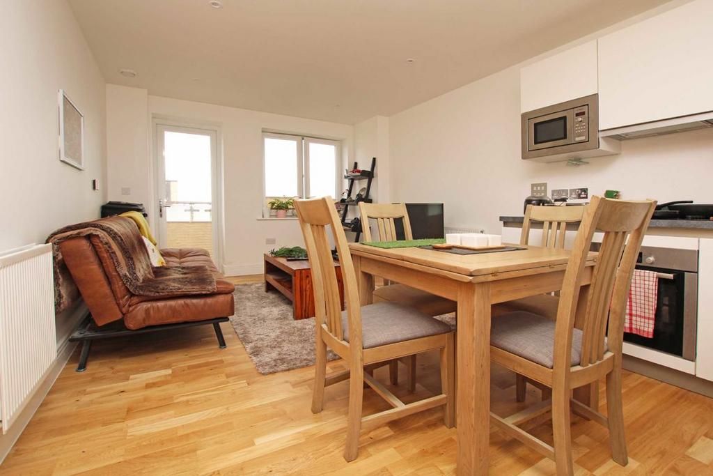 Apartment in London, Worton - View 2