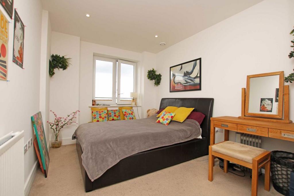 Apartment in London, Worton - View 4