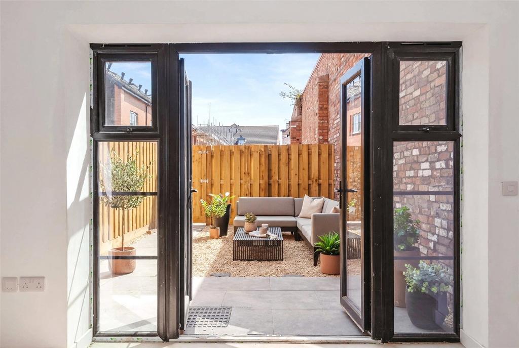 House in Bridgwater, Eastover, Somerset - View 2