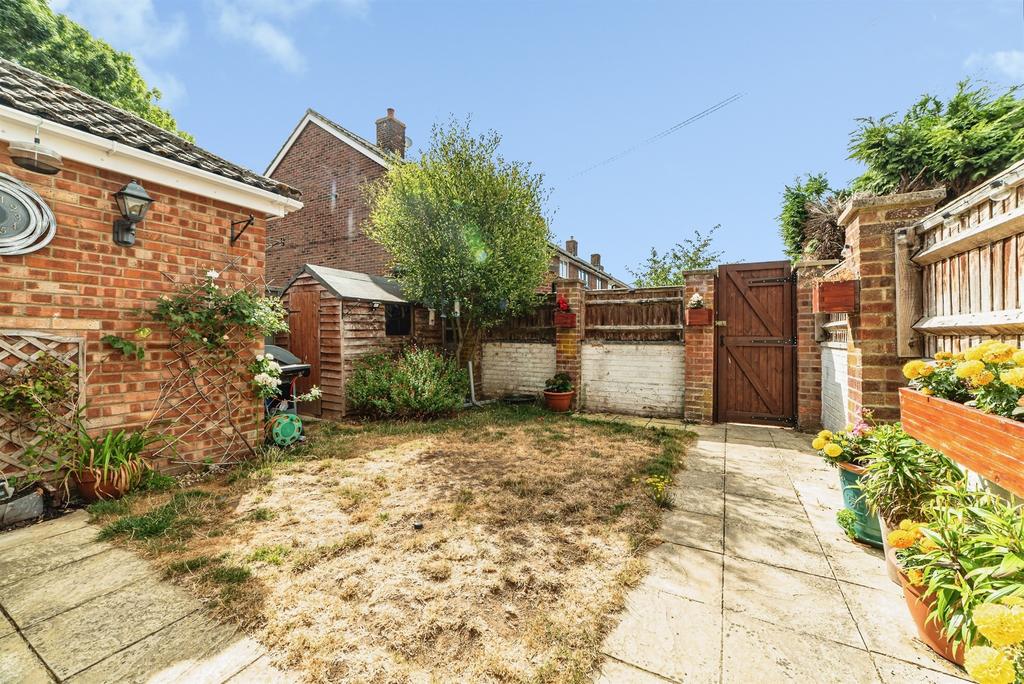 House in Basingstoke and Deane, Basingstoke - View 2