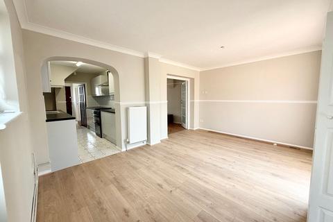 3 bedroom end of terrace house to rent, Dane Road, Ashford TW15